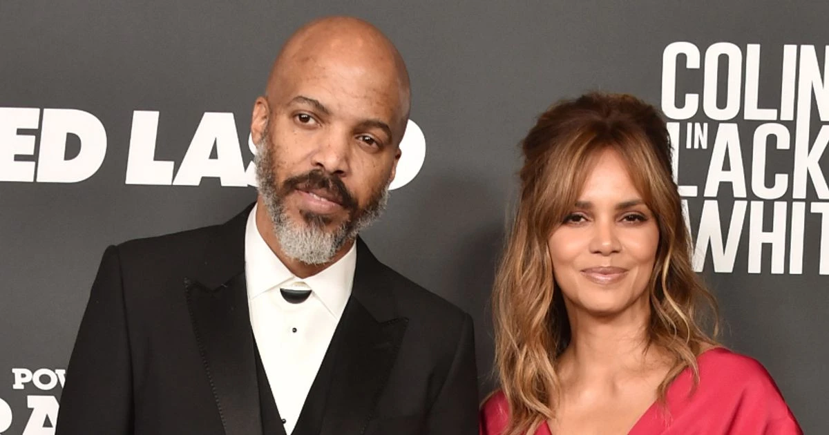 ਹੈੱਲੇ ਬੈਰੀ ਨੇ ਵੈਨ ਹੰਟ ਨਾਲ ਸਗਾਈ ਦੀ ਖ਼ਬਰ ਦਿੱਤੀ