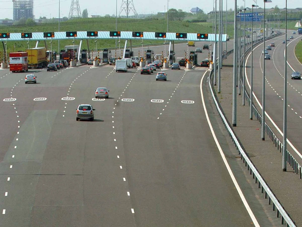 ਐਮ6 ਟੋਲ ਤੇ ਆਟੋਬੱਸ ਵਿੱਚ ਚਾਕੂਕਸੀ, ਮਰਦੇਸ਼ ਦੀ ਕੋਸ਼ਿਸ਼