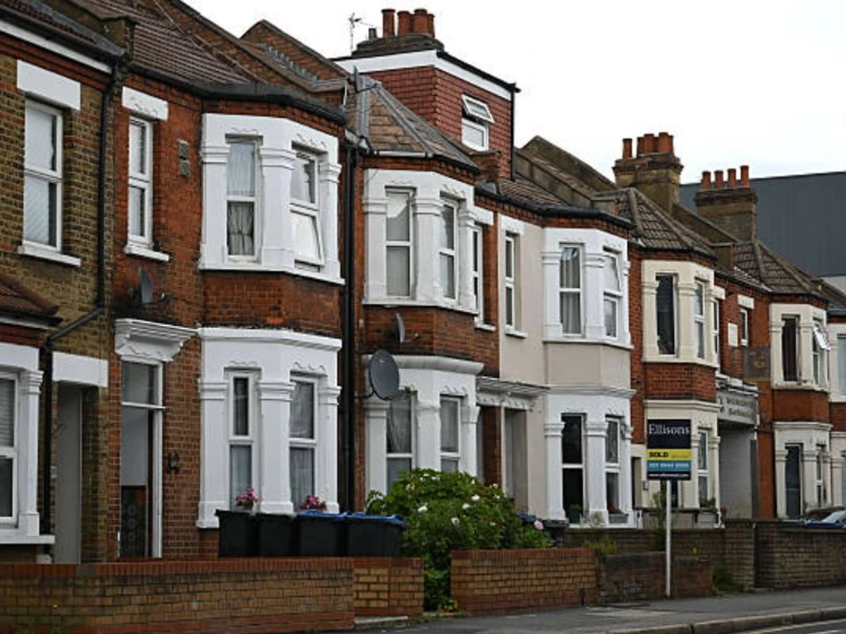 ਯੂਕੇ ਵਿੱਚ ਘਰਾਂ ਦੀ ਕੀਮਤ ਪਹਿਲੀ ਵਾਰੀ ਪੌਣੇ ਤਿੰਨ ਲੱਖ ਪੌਂਹਚੀ