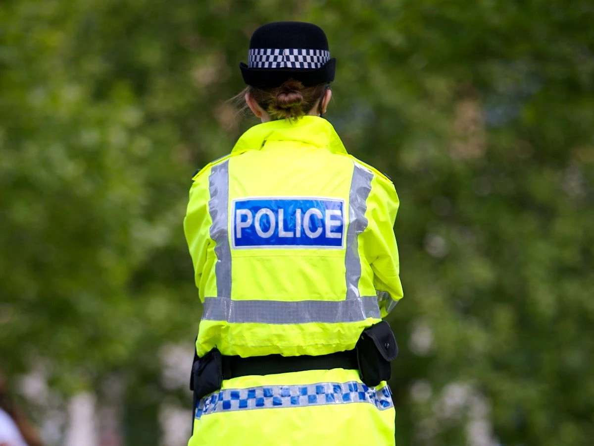 ਵਿਕਾਸਸ਼ੀਲ ਨੌਜਵਾਨੀ ਕੁੜੀ ਨੂੰ ਸੜਕ 'ਤੇ ਕਾਰ ਵਿੱਚ ਬੁਲਾਉਣ ਦੀ ਕੋਸ਼ਿਸ਼