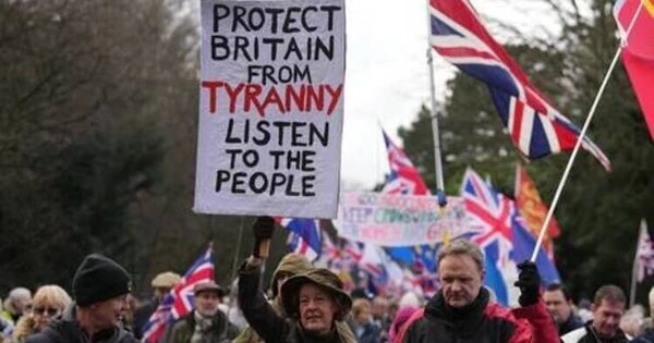 ਈਮੀਗ੍ਰੰਟਾਂ 'ਤੇ ਉਦਯੋਗਪਤੀ ਦੀ ਤਿੱਖੀ ਟਿੱਪਣੀ, ਪ੍ਰਧਾਨ ਮੰਤਰੀ ਨੇ ਮਾਫੀ ਮੰਗਣ ਨੂੰ ਕਿਹਾ