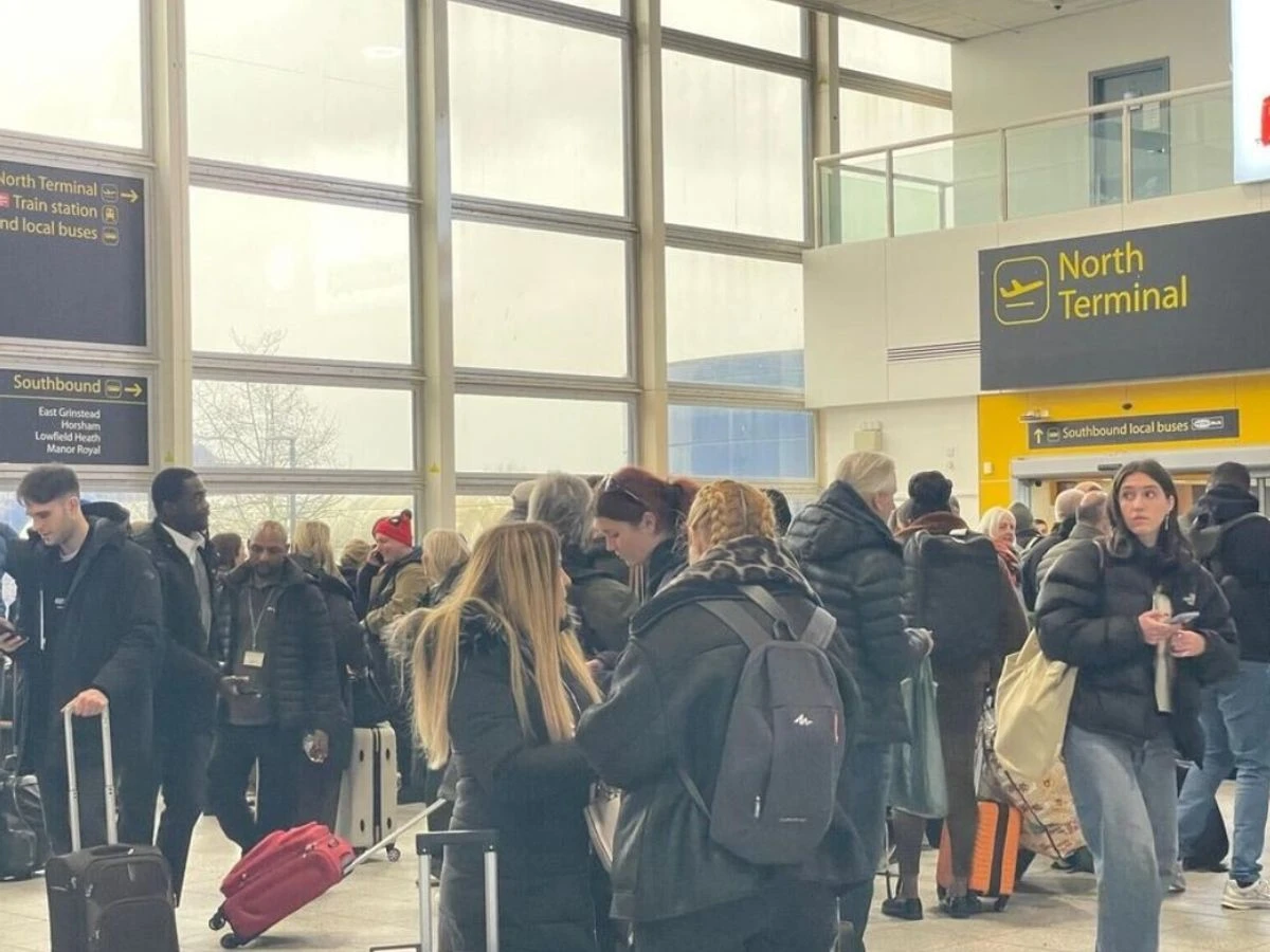 ਗੈਟਵਿਕ ਏਅਰਪੋਰਟ ਸਟੇਸ਼ਨ 'ਤੇ ਠੱਗੀਅਾ ਹਥਿਆਰ ਲੈ ਕੇ ਆਦਮੀ ਗ੍ਰਿਫਤਾਰ