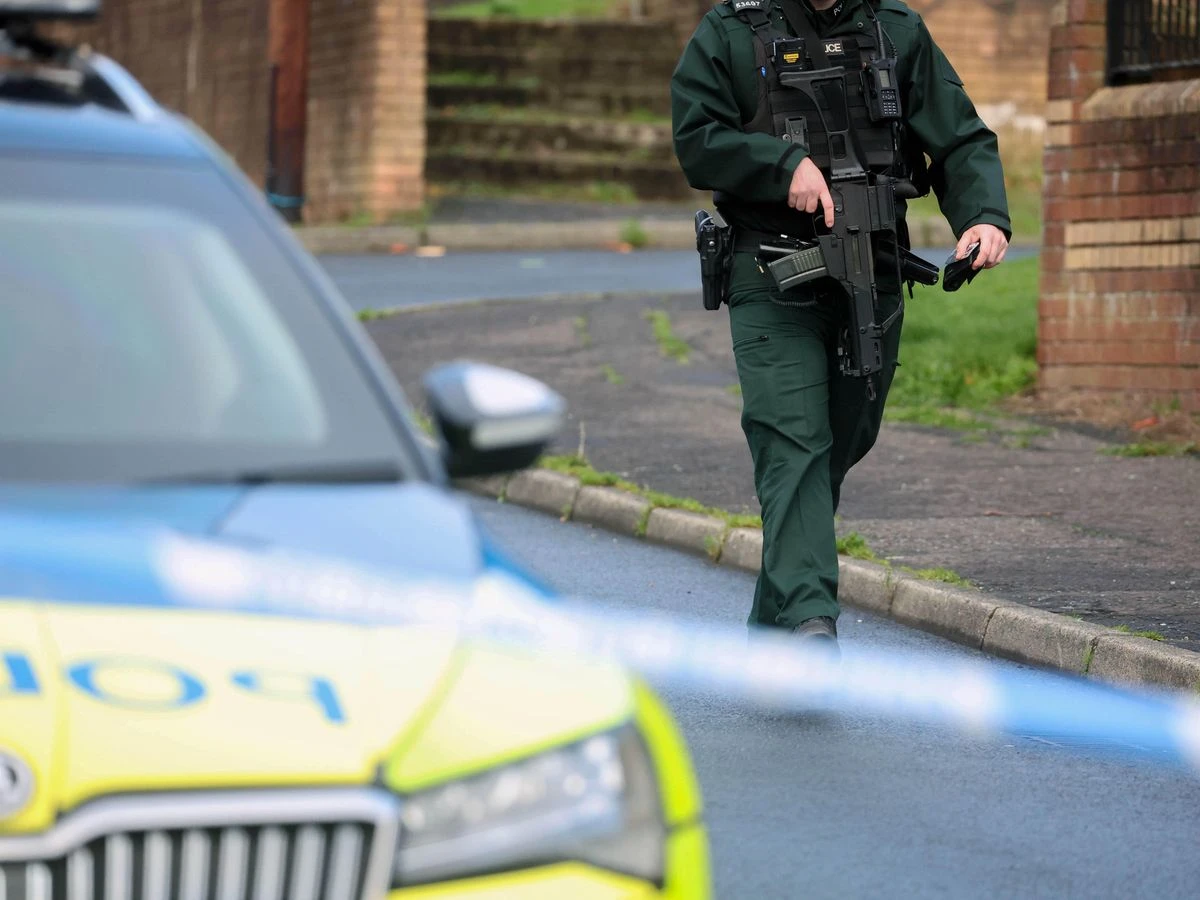 ਘਰਾਂ ਅੱਗੇ ਸ਼ੱਕੀ ਹਲਚਲ, ਆਦਮੀ ਗਿਰਫਤਾਰ