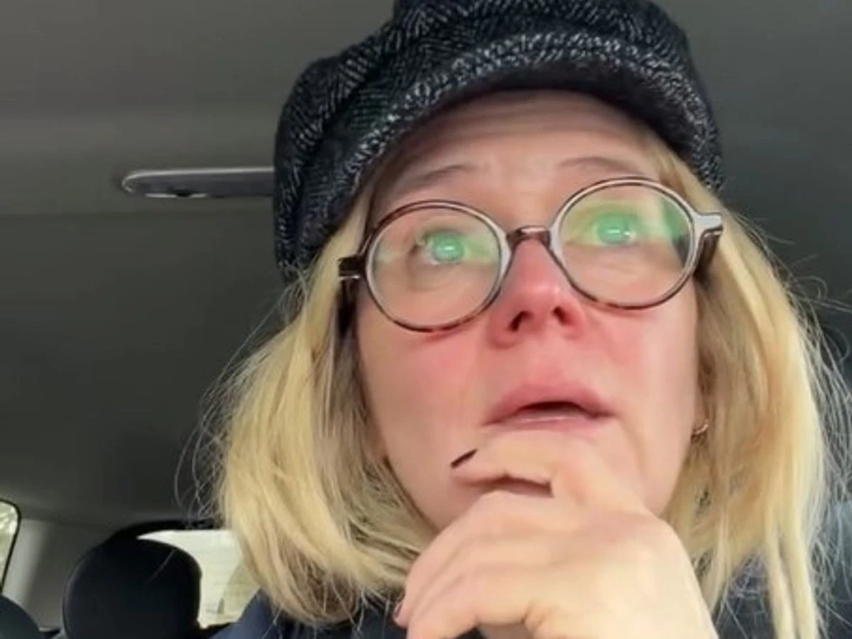 ਐਡੀਥ ਬ Bowman ਵੈਨਟੀ ਵਿਚ ਦਾਦਾ ਦੀਆਂ ਰਾਖਾਂ ਸਮੇਤ ਸੂਟਕੇਸ ਚੋਰੀ