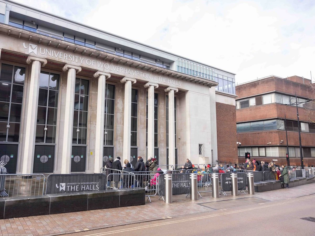 ਰੋਬੀ ਵਿਲੀਅਮਜ਼ ਦੇ ਪ੍ਰਸ਼ੰਸਕ ਠੰਡ ਸਹਿਣ ਵਿਚ ਅੱਗੇ