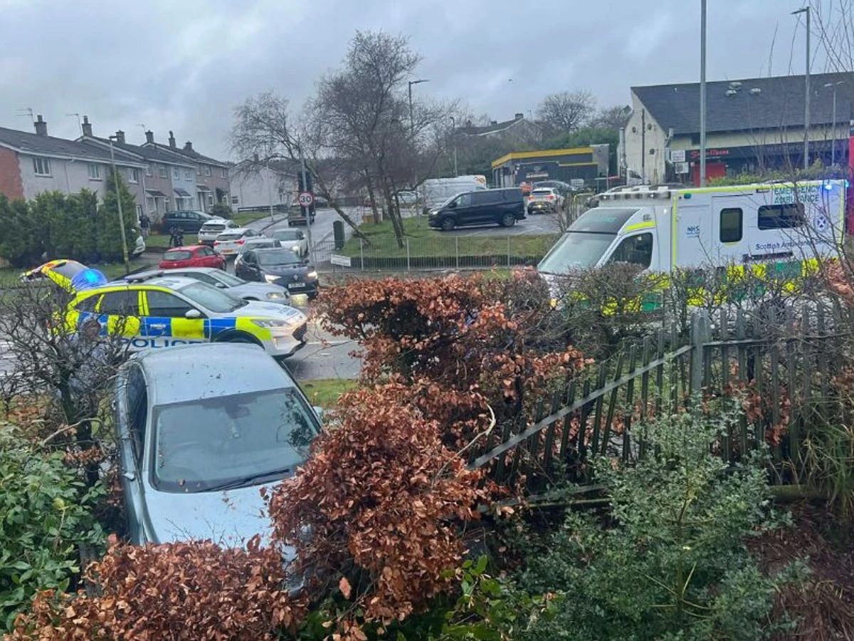 ਕਾਰ ਵੱਖ-ਵੱਖ ਟੁਕਰਾਉ ਕੇ ਈਸਟ ਕਿਲਬ੍ਰਾਈਡ ਵਿੱਚ ਬਾਗ਼ 'ਚ ਟੁਟੀ ਬਾੜ