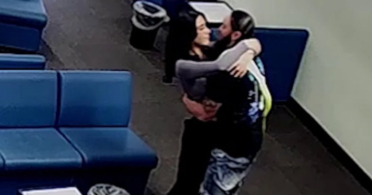 ਪ੍ਰੋਬੇਸ਼ਨ ਅਧਿਕਾਰੀ 'ਤੇ ਕੈਦ ਵਿੱਚ ਕਤਲ ਖੋਦ ਨਾਬਾਲਗ ਨਾਲ ਅਣਚਾਹੀ ਲਗਾਅ ਦਾ ਦੋਸ਼