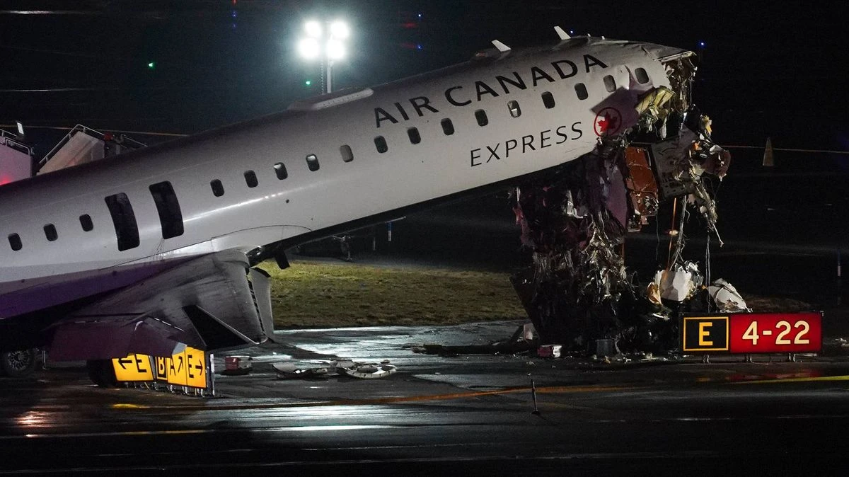 ਨਿਊਯਾਰਕ ਹਵਾਈ ਅੱਡੇ 'ਤੇ ਜਹਾਜ਼ ਅਤੇ ਗੱਡੀ ਟੱਕਰੇ, 2 ਮਰੇ