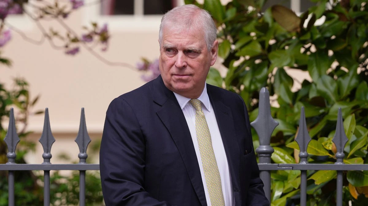 ਐਂਡ੍ਰੂ ਨੇ ਸੈਂਡਰਿੰਗਹਮ 'ਤੇ ਵੱਡਾ ਮੋਬਾਈਲ ਘਰ ਲਗਾਇਆ