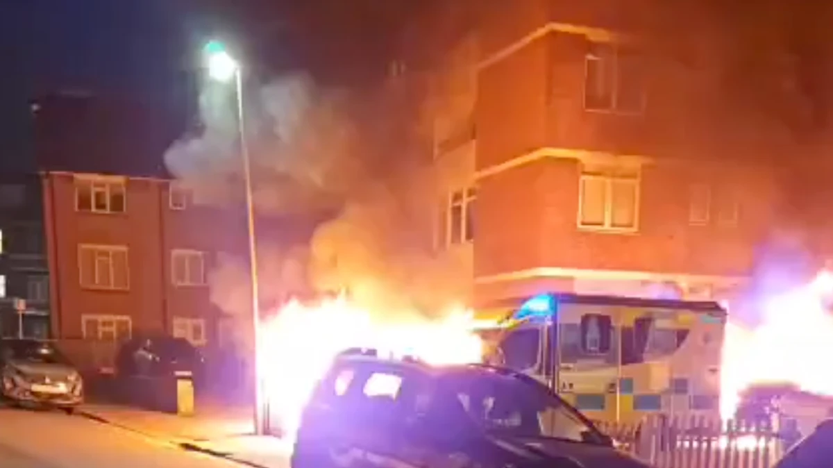 ਲੰਡਨ 'ਚ ਯਹੂਦੀ ਐਂਬੂਲੈਂਸਾਂ 'ਤੇ ਸਟਰਿੰਗ ਆਗ ਲੱਗਾਈ ਗਈ