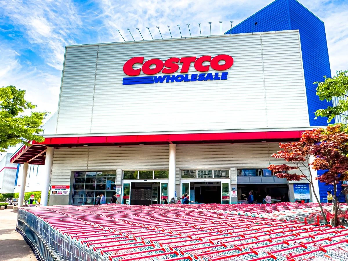 ਅਮਰੀਕੀ ਨੇ ਯੂਕੇ ਦੀ ਕੋਸਟਕੋ 'ਚ ਵੇਖਿਆ ਹੇਰਾਨ ਕਰ ਦੇਂਦਾ ਵੱਖਰਾ ਮਾਲ