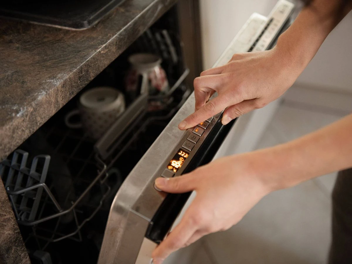 ਡਿਸ਼ਵਾਸ਼ਰ ਚ ਪਲੇਟਾਂ ਧੋਣ ਤੋਂ ਪਹਿਲਾਂ ਰਿੰਸ ਕਰਨਾ ਲਾਜ਼ਮੀ ਨਹੀਂ