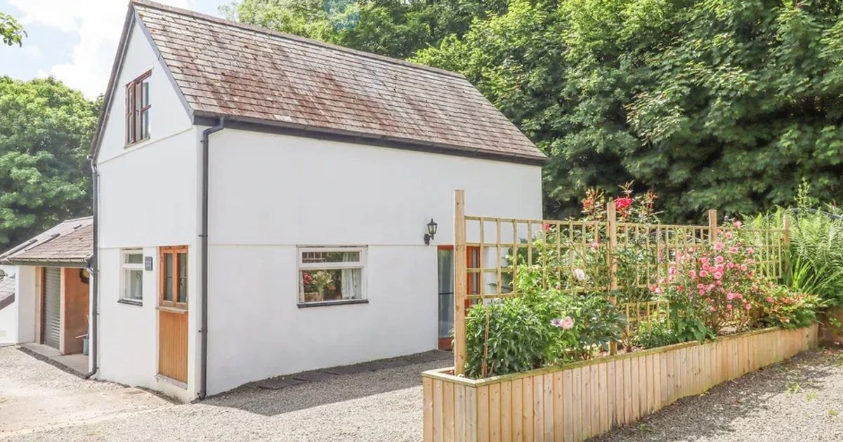 ਡੌਗ-ਫ੍ਰੈਂਡਲੀ 'ਡਵ ਕੋਟੀਜ' ਡੇਵਨ ਦੀ ਖੂਬਸੂਰਤ ਝੁਪੜੀ