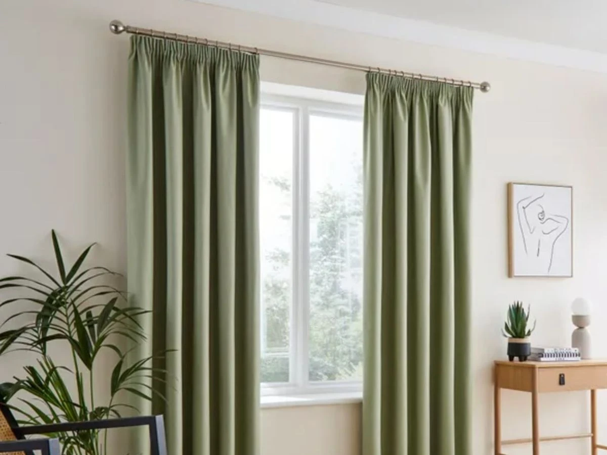 ਡੁਨੇਲਮ ਦੀ ਗੁਣਵੱਤਾ ਵਾਲੀ ਪਰਦਿਆਂ ਨਾਲ ਸਿਆਹੀ ਅਤੇ ਠੰਢ ਰੁਕਦੀ ਹੈ