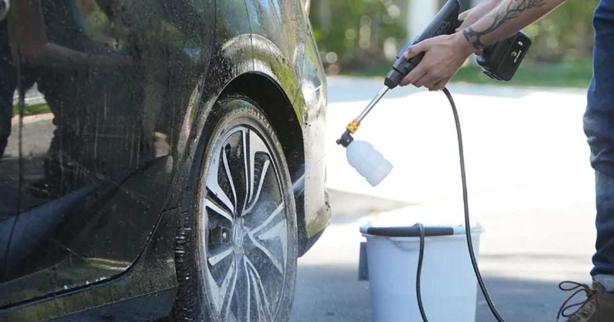 ਆਸਾਨ ਤੇ ਹਥ ਵਿੱਚ ਫਿੱਟ ਪ੍ਰੈਸ਼ਰ ਵਾਸ਼ਰ ਨਾਲ ਬਾਗ਼ਬਾਨ ਖੁਸ਼