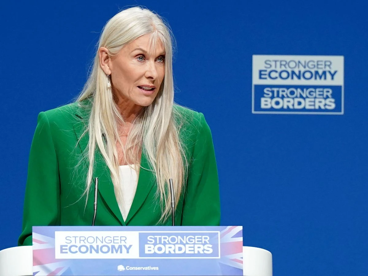 ਬੈਰੋਨੈੱਸ ਸ਼ੈਰੋਨ ਡੇਵਿਸ ਮੋਟਰਵੇ ਤੇ ਤੇਜ਼ ਰਫਤਾਰ ਟਿਕਟ ਦਾ ਮੁਕਾਬਲਾ ਕਰਨਗੀਆਂ