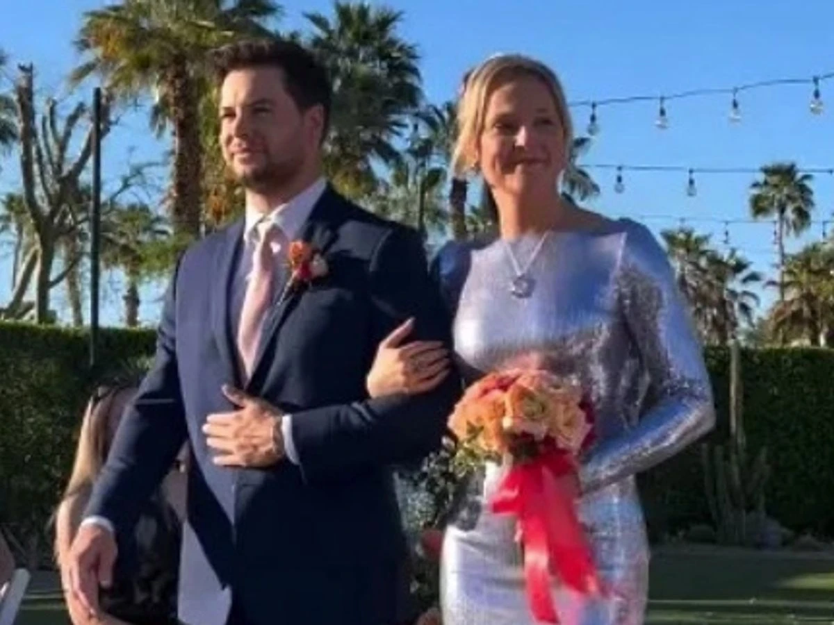 ਜੋਜੋ ਸੀਵਾ ਨੇ ਪਰਿਵਾਰਕ ਵਿਵਾਹ 'ਚ ਕ੍ਰਿਸ ਹਿਊਜ਼ ਨਾਲ ਫੁੱਲਾਂ ਵਰਗਾ ਦੱਲੜੀ ਕੀਤਾ