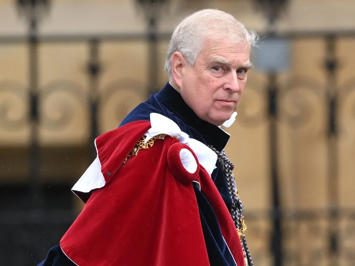 ਐਂਡਰੂ ਨੇ ਮਿਡਲ ਇਸਟ ਜਾਣ ਲਈ ਪਾਸਪੋਰਟ ਤਿਆਰ ਕੀਤਾ ਸੀ