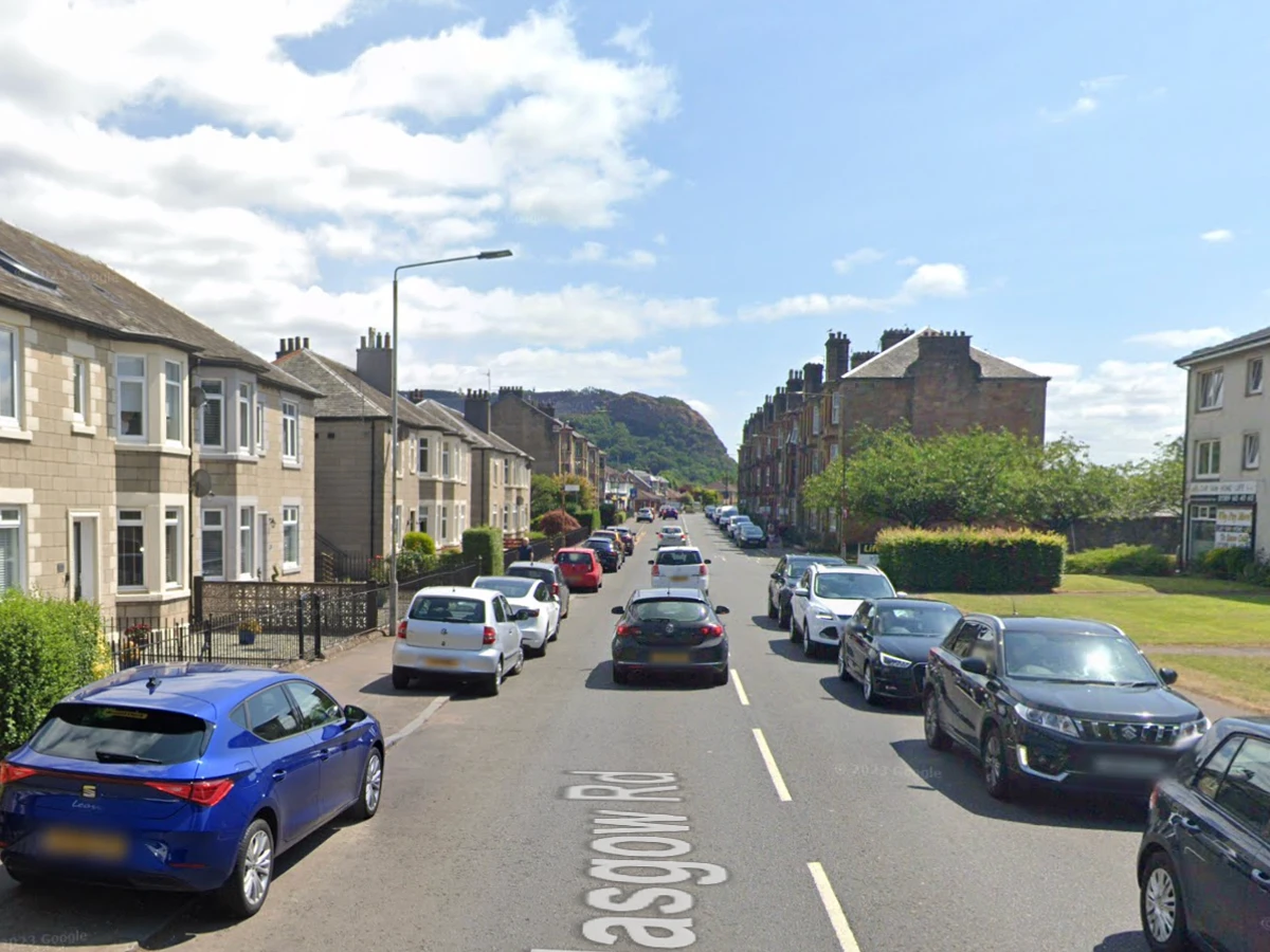 ਡੰਬਰਟਨ ਵਿੱਚ ਪੁਲਿਸ ਕਾਰ ਨੇ ਮਰਦ ਨੂੰ ਲੱਗਿਆ, ਹਸਪਤਾਲ ਵਿੱਚ ਭੇਜਿਆ ਗਿਆ