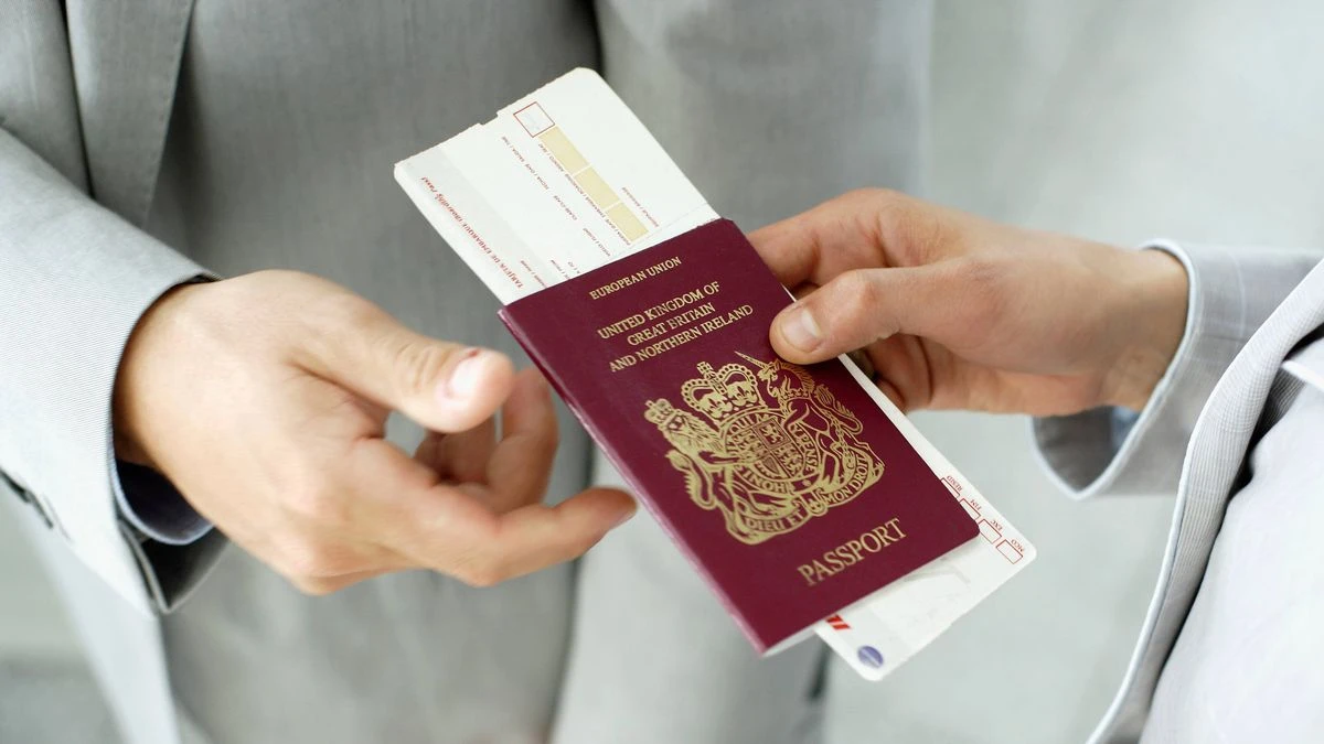 ਹਵਾਈ ਯਾਤਰਾ 'ਤੇ ਸਫ਼ਰਦਾਰਾਂ ਨੂੰ ਸਫ਼ੈਦ ਕਪੜੇ ਅਤੇ ਸ਼ੌਰਟਸ ਨਾ ਪਹਿਨਣ ਦੀ ਸਲਾਹ