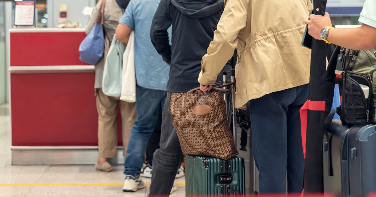 ਟੇਨੇਰੀਫੇ ਹਵਾਈ ਅੱਡੇ 'ਤੇ ਲੰਬੀਆਂ ਕਤਾਰਾਂ ਕਾਰਨ ਯਾਤਰੀ ਚਿੰਤਿਤ