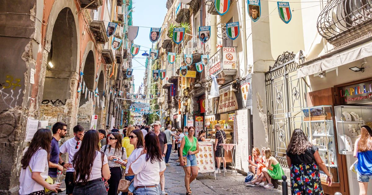 ਨਾਪਲਜ਼ 'ਚ ਸਿਆਣੇ ਖਾਣੇ 'ਤੇ ਪਾਬੰਦੀ, 180 ਤੋਂ ਵੱਧ ਹੇਪੇਟਾਈਟਿਸ ਮਰੀਜ਼