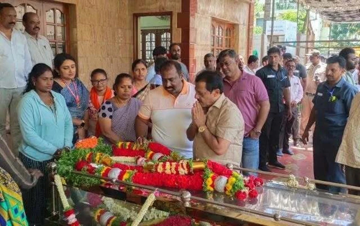 ਭਾਰਤੀ ਚਿੜੀਆਘਰ ਵਿੱਚ ਗਰਭਵਤੀ ਜੰਗਲੀ ਜਾਨਵਰ ਨੇ ਟਰੇਨੀ ਵੈਟ ਨੂੰ ਮਾਰਿਆ