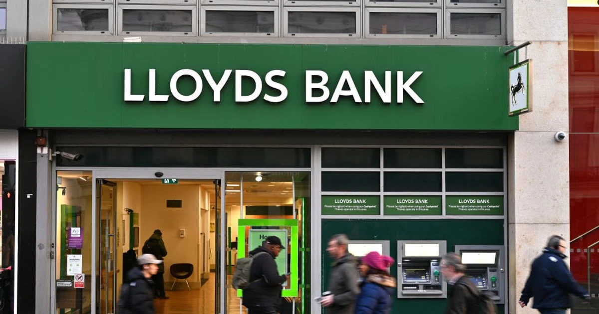 ਲਾਇਡਜ਼ ਬੈਂਕ ਵੇਖੇ ਗਾਹਕਾਂ ਦੀਆਂ ਗਲਤ ਜਾਣਕਾਰੀਆਂ ਦਿਖਾਏ ਜਾਣ ਦੀ ਸਮੱਸਿਆ