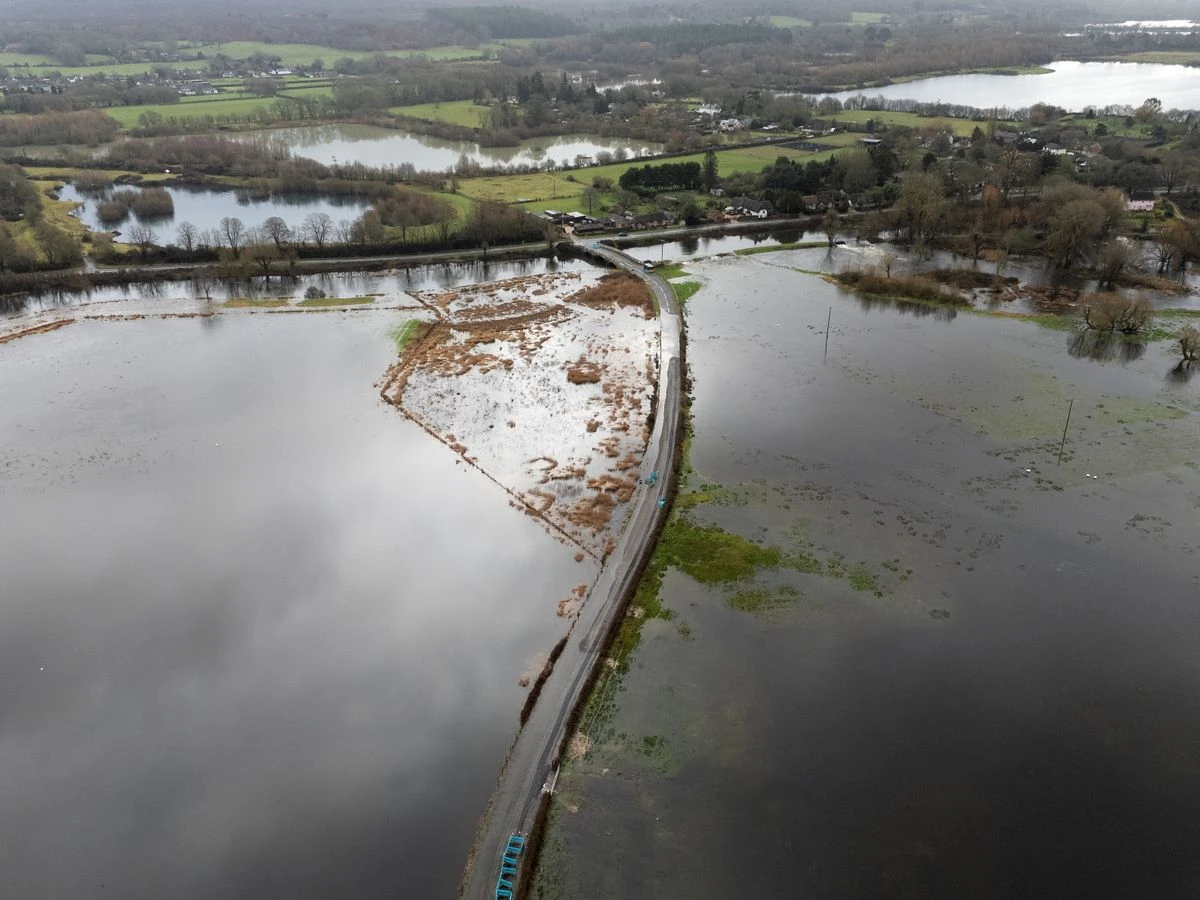ਇੰਗਲੈਂਡ 'ਚ ਭਾਰੀ ਮੀਂਹ ਨਾਲ 100 ਤੋਂ ਵੱਧ ਸੱਲਾਹਾਂ ਜਾਰੀ