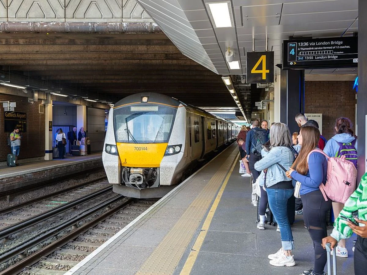 ਬਹੁਤ ਸਾਰੀਆਂ ਟ੍ਰੇਨਾਂ 'ਚ ਖਾਣ-ਪੀਣ 'ਤੇ ਪਾਬੰਦੀ