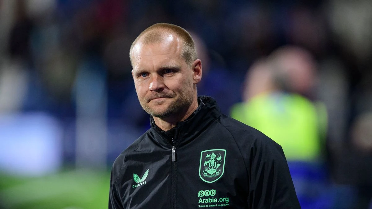 ਹਡਰਸਫੀਲਡ ਕੋਚ ਲਿਆਮ ਮੈਨਿੰਗ compassionate ਛੁੱਟੀ 'ਤੇ